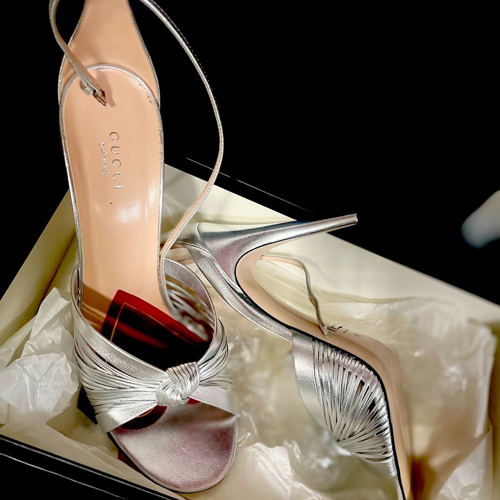 BRAND NEW GUCCI SILVER STRAP SANDALS- IN BOX! Size 40 ONLY $400
